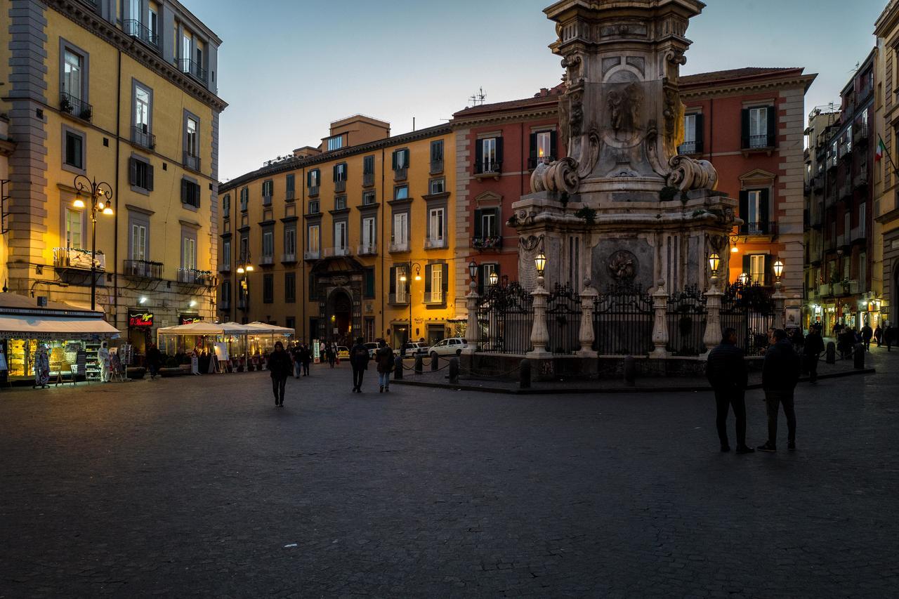 Art Suite Nel Cuore Di Napoli Eksteriør billede
