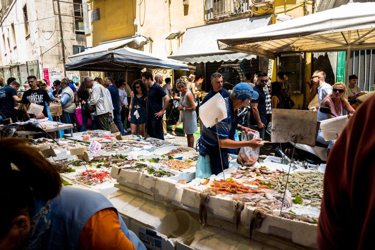 Art Suite Nel Cuore Di Napoli Eksteriør billede